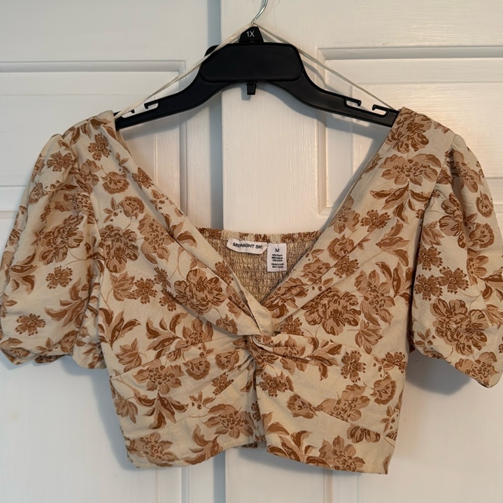 Midnight sky cream and brown floral crop top